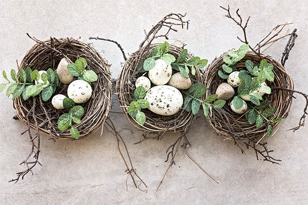 Easter Eggs Table Decoration